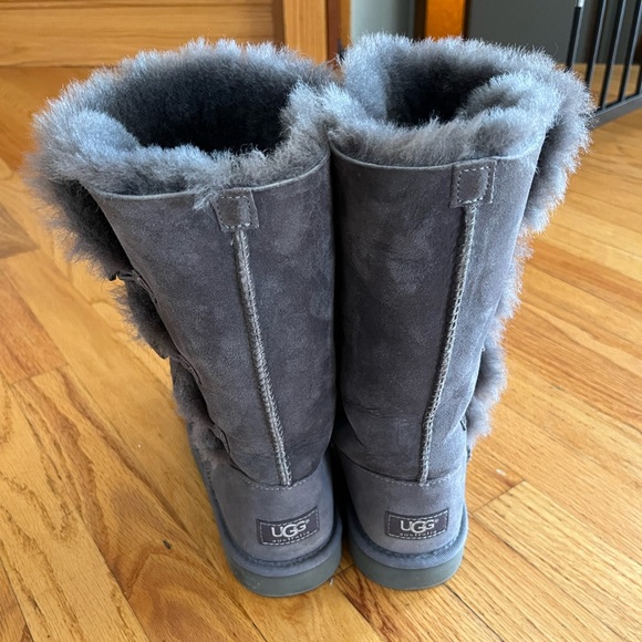 Ugg Gray Bailey Button Triple - Picture 6 of 8